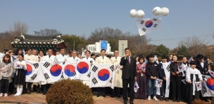 [사진]서철모화성시장, 3.1절 시민과 함께 대한독립만세 