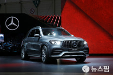[사진] 2019 제네바모터쇼서 공개된 메르세데스-벤츠의 GLE 53 4MATIC+
