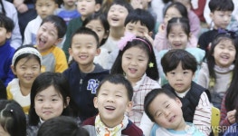 [사진] 꿈동산아이유치원 개원식... 미소 가득한 아이들