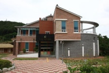 합천군 이주홍 어린이문학관, 내달 시인의 마을 운영