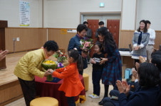 익산시 웅포초, 두 할머니의 뜻깊은 입학식 열려