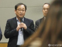 [사진] 블록체인 질문에 답변하는 박성준 동국대 교수