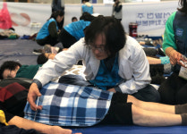 [사진] 동해바이오화력본부, 지역노인 한방의료 봉사활동 전개