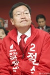 [사진] 신중한 표정의 정점식 후보