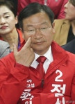 [사진] 씁쓸한 표정의 정점식 후보