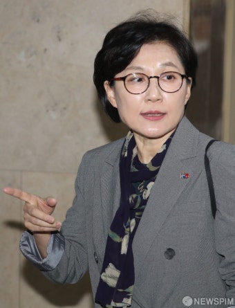 [사진] 운영위 출석하는 조현옥 인사수석