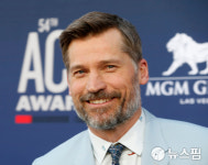 [사진] 아카데미 컨트리 뮤직 어워드 도착한 니콜라이 코스터 왈도