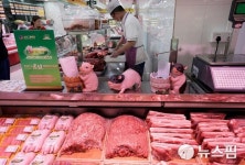 [사진] 중국 베이징 슈퍼마켓 정육점 풍경