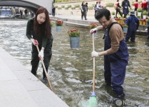 청아종합용역 청소아지매 | [사진] 청소까지 해야 진정한 봄맞이!