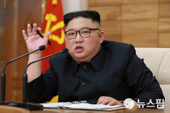 김정은, 핵무기 발전 강조로 안보 정책 강화 신호 발신