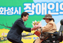 [사진]서철모 화성시장, 화성시 장애인의 날 기념식 참석