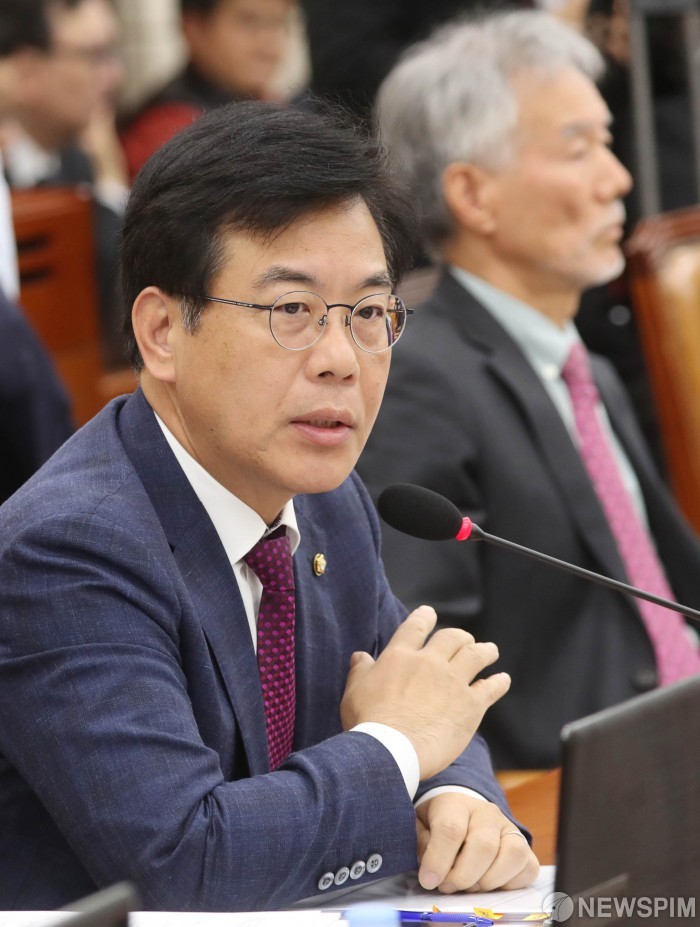 여야 협상, 추경 처리 원활히 진행 중...송언석 원내대표와 오찬 제안 관련 협치 강조【94글자】