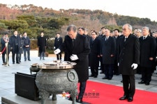 현충탑, 국민에 활짝 열린다…서울현충원, 다음달부터 셀프참배 도입