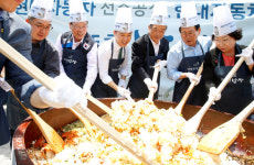 현대자동차 전주공장, 노사 함께 ‘어르신 따뜻한 밥상’ 지원
