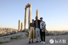 [사진] 요르단 암만성채서 사진 찍는 영화 