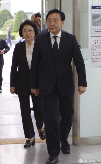 [사진] '빈소 향하는 손학규 바른미래당 대표'