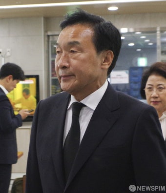 [사진] 빈소 향하는 '손학규 바른미래당 대표'