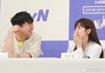 [사진] 제작발표회에서 그들만의 행복한 시간, 정지현-임수정