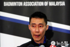 [포토스토리] 말레이시아 ‘배드민턴 영웅’ 리총웨이, 눈물의 은퇴식
