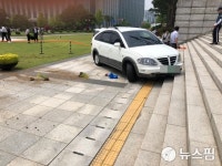 [종합]사찰 당했다며 국회 돌진 40대 남성…지난해 이어 두 번째