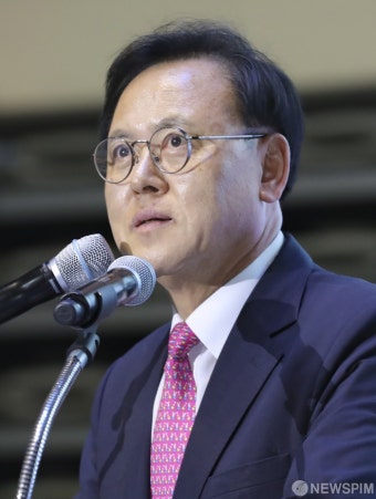 [사진] 축사하는 이명수 자유한국당 의원