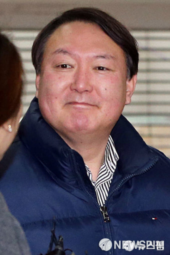 2년 전 눈물 고인 윤석열 특검 수사팀장, 지금은 검찰총장 후보로