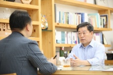 [인터뷰] 취임 1주년 박승원 광명시장 남북평화, 지자체장들이 앞장서야