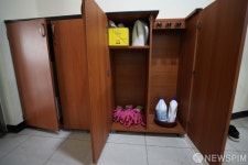 [사진] 학교 비정규직 총파업...주인없는 청소도구함