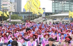 [사진] 전국여성노동조합, 서울역 광장 집결!