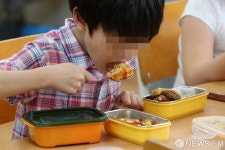 [사진] 급식 대신 엄마가 싸주신 도시락