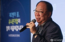 [사진] 기업소개하는 권오섭 엘엔피코스메틱 대표이사