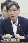 [사진] 의원 질의 받는 엄재식 원자력안전위원회 위원장