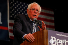 [사진] 타운홀 행사서 연설하는 버니 샌더스 美 민주당 대선후보