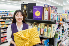  순금 코인부터 49인치 TV까지…편의점업계, 이색 추석 선물세트 봇물