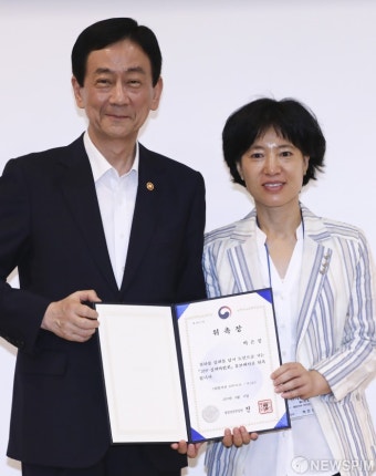 [사진] 실패박람회 홍보대사 위촉된 박은정 교수