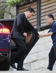 [사진] 청운동 자택 들어서는 정문선 비앤지스틸 부사장