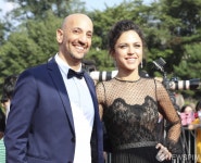 [사진] 이스라엘 배우 아비 당구르와 나오미 르보프