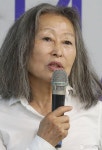 [사진] 게으른 구름 기자간담회, 인사말 하는 김순기 작가