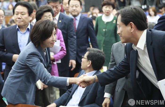 나경원 국민의힘 당대표 후보와 김진태 강원도지사, 춘천 닭갈비 먹고 지역발전 약속