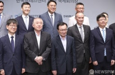 [사진] 김대중, 빌리 브란트, 넬슨 만델라 - 화해, 연대 그리고 평화의 정치