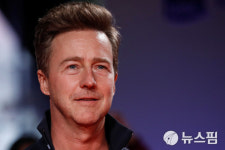 [사진] 토론토국제영화제 참석한 에드워드 노튼