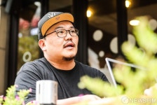 [유튜버로 살아남기]③ 치과의사 박재성, 무대 갈증 해소한 ‘타고난 관종’