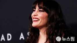 [사진] 환한 미소 짓는 배우 리브 타일러