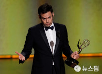 [사진] 에미상 남우주연상 수상한 빌 헤이더