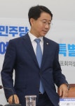 [사진] 돼지열병대책특위 참석하는 조정식