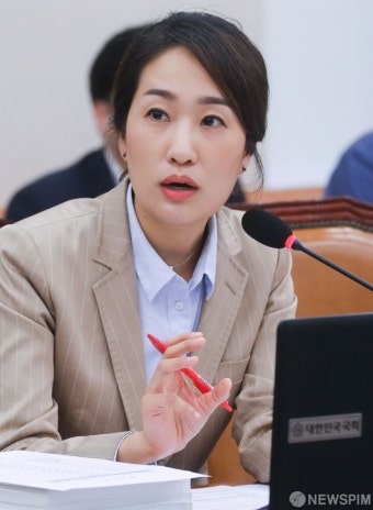 [사진] 질문하는 김수민 의원