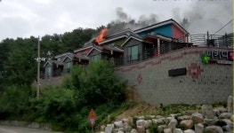 삼척 장호리 A펜션 2층 화재…인명피해 없어