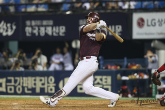 '박병호, 9회말 극적 끝내기포' 키움, LG 꺾고 준PO 1차전 승리
