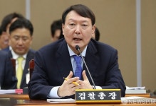 [사진] 질의에 답변하는 윤석열 검찰총장