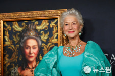 [사진] 프리미어 참석한 배우 헬렌 미렌